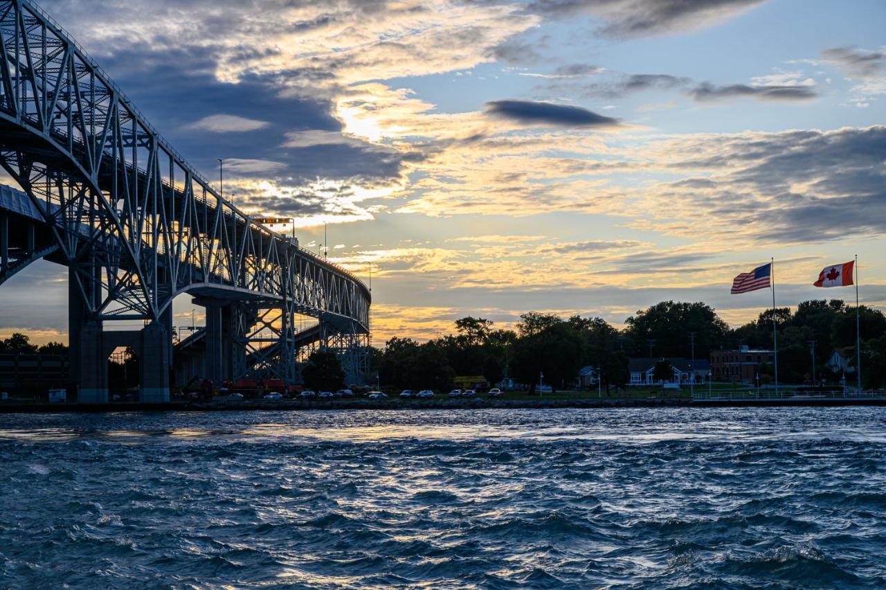 Days Inn By Wyndham Sarnia Harbourfront Zewnętrze zdjęcie