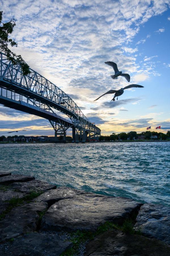 Days Inn By Wyndham Sarnia Harbourfront Zewnętrze zdjęcie