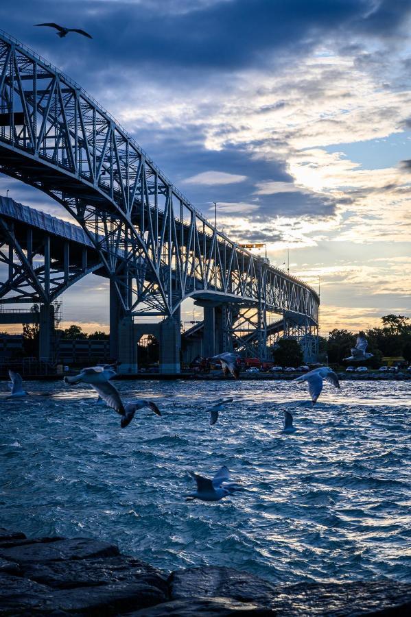 Days Inn By Wyndham Sarnia Harbourfront Zewnętrze zdjęcie