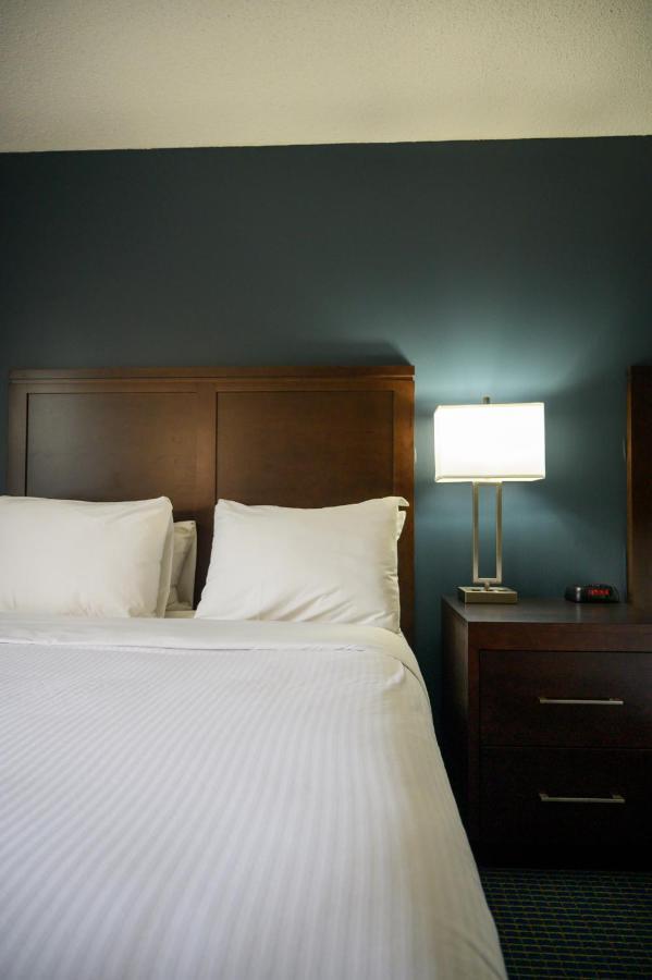 Days Inn By Wyndham Sarnia Harbourfront Zewnętrze zdjęcie