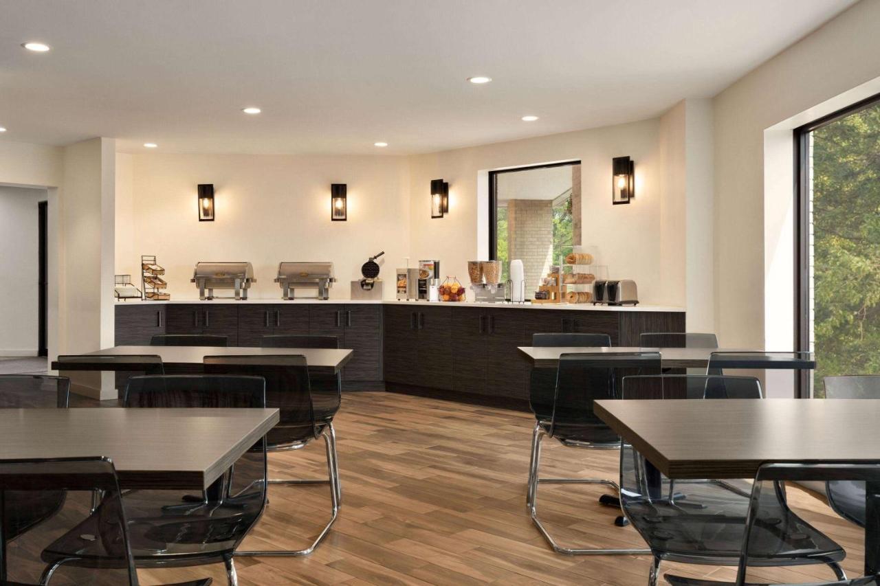 Days Inn By Wyndham Sarnia Harbourfront Zewnętrze zdjęcie