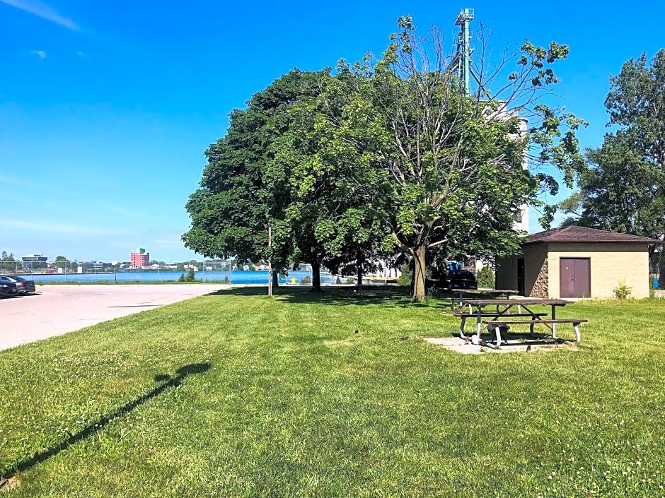 Days Inn By Wyndham Sarnia Harbourfront Zewnętrze zdjęcie