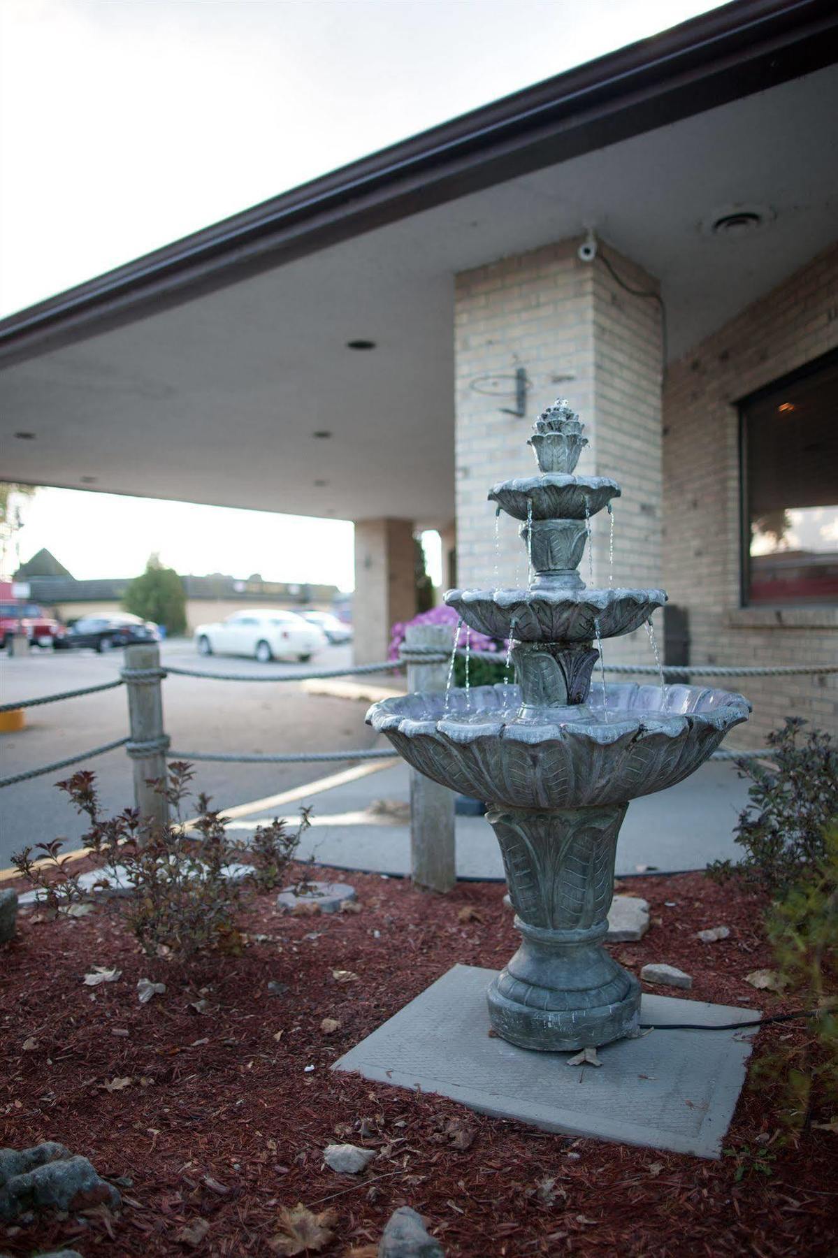 Days Inn By Wyndham Sarnia Harbourfront Zewnętrze zdjęcie